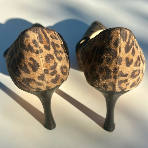 Manolo Blahnik Campari Suede Leopard Print Mary Jane Heels, 39, US 8.5 - 9 - Picture 6 of 13